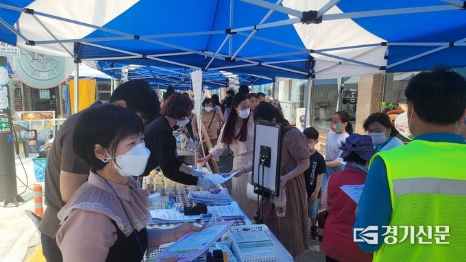 영북면 (구)운천시외버스터미널과 운천전통시장 일원에서 개최된 파머스 플리마켓에 많은 참가자들이 몰렸다. (사진=포천시 제공)
