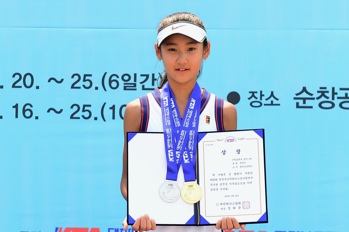 박예서(인천 명선초)가 주니어테니스선수권대회에서 단식 금메달, 복식 은메달을 차지했다. (사진=대한테니스협회 제공)