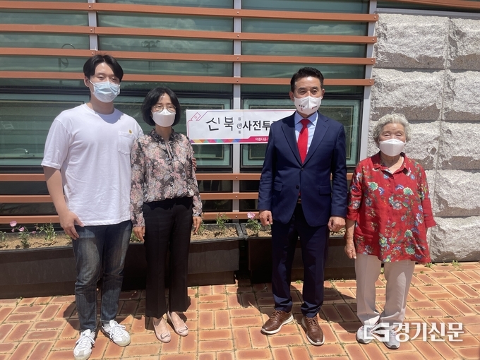 백영현 후보의 아들, 배우자 그리고 모친 등 가족이 모두 사전투표를 하였다. (사진=백영현 후보 캠프 제공)