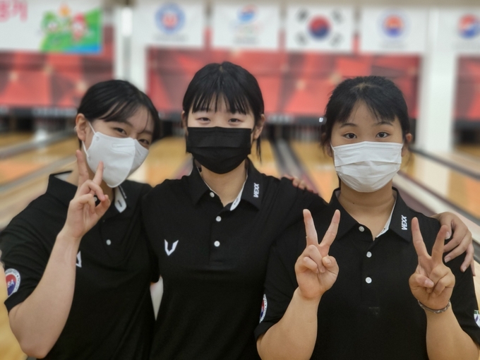 추진, 이하린, 신효인, 송수연과 함께 팀을 꾸린 경기도는 29일(2인조 전)과 30일(4인조 전)에도 메달 사냥에 나선다. (사진=경기도볼링협회 제공)