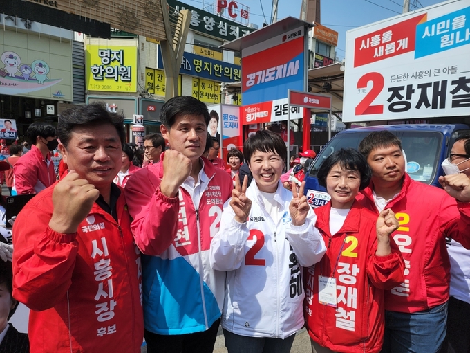 김은혜 국민의힘 경기도지사 후보, 다시 시흥시 찾아와 장재철 후보와 합동유세 펼치고 있다.(사진=장재철 호보 선거캠프 제공)