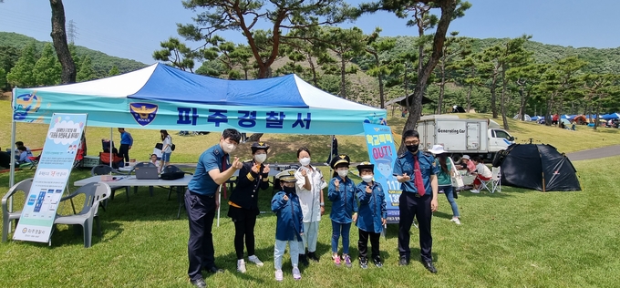 파주경찰서가 어린이 실종예방을 위한 등록 홍보 및 경찰 체험 활동을 하고있다.(사진=파주경찰서 제공)