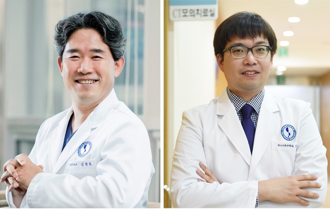 아주대병원 이비인후과 김철호, 방사선종양학과 허재성 교수. (사진=아주대병원 제공)
