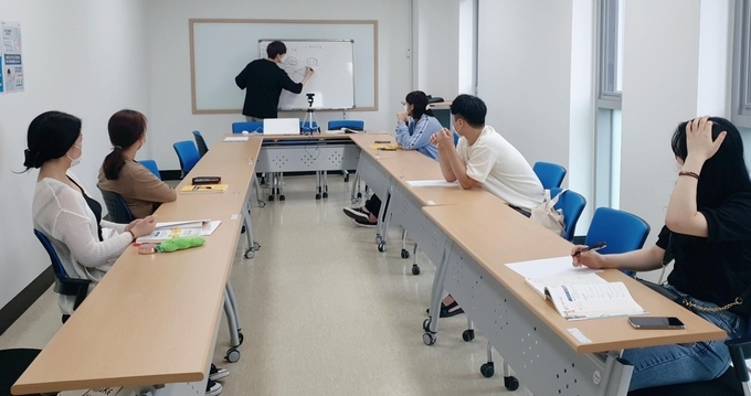 하남시 꿈드림 학생들이 올해 제1차 검정고시에서 23명 중 21명이 합격해 91%의 높은 합격률을 보였다.(사진=하남시 제공)