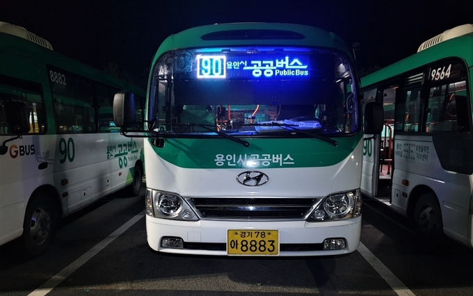 시는 시내버스 69대와 마을버스 96대 등 '용인시 공공버스' 165대의 차량 앞부분과 뒷부분에 LED 안내판을 설치했다.(사진=용인시 제공)