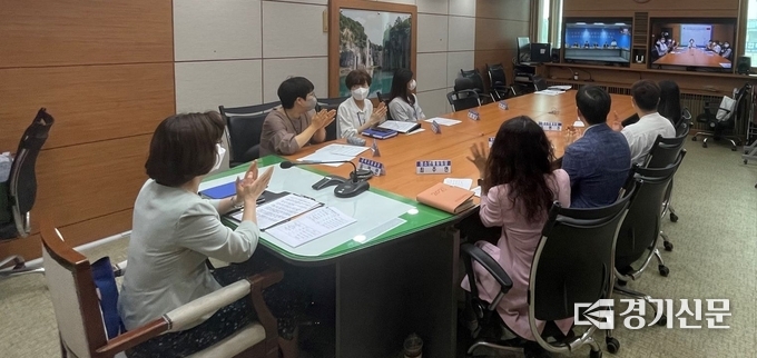 ‘2022 포천시-주저우시 우호도시 교류행사’에서 유재연 교육과장이 발언하고 있다. (사진=포천시 제공)