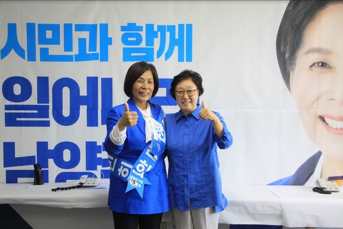 최민희 남양주시장 후보와 한명숙 전 총리.(사진=최민희 후보 캠프 제공)