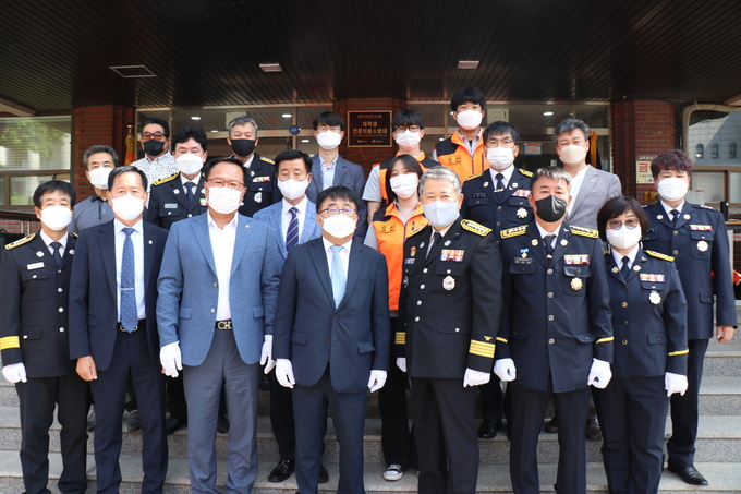 오산소방서는 소방업무와 관련된 전공 및 특기 등을 가진 대학생들로 구성된 ‘대학생 전문의용소방대’ 발대식을 가졌다(사진=오산소방서 제공)