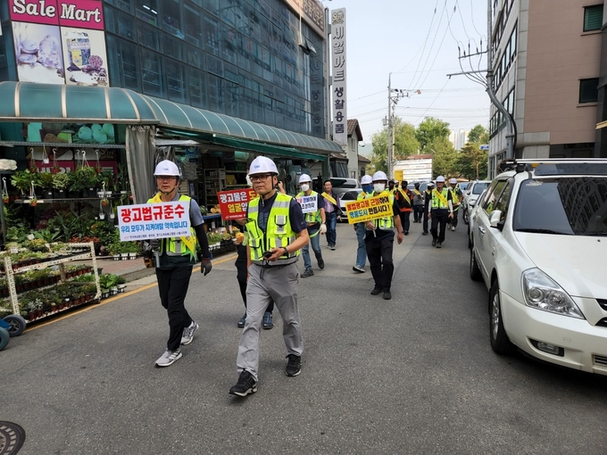 시흥시 옥외광고물 안전 점검을 실시했다.(사진=시흥시 제공)