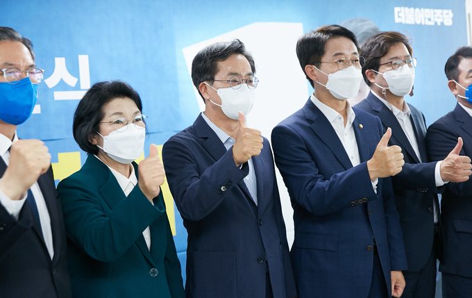 김동연 경기도지사 당선인은 8일 ‘민선 8기 경기도지사직 인수위원회’ 공동위원장에 염태영 전 수원시장과 반호영 네오펙트 대표, 부위원장에 김용진 전 국민연금공단 이사장을 지명했다. (사진=김동연 캠프 제공)