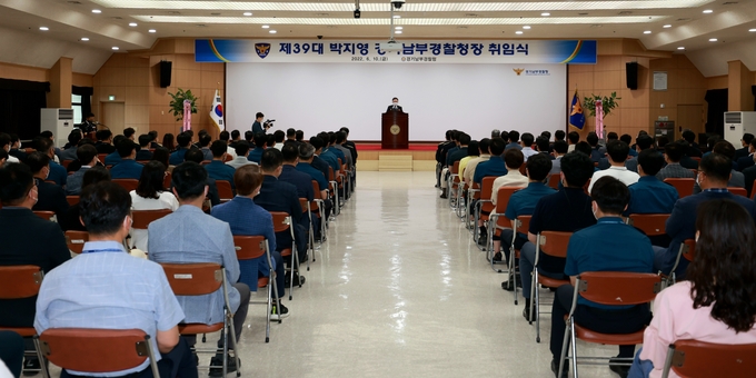 박지영 제39대 경기남부경찰청창이 10일 직원들이 참석한 자리에서 취임사를 하고 있다. (사진=경기남부경찰청 제공)