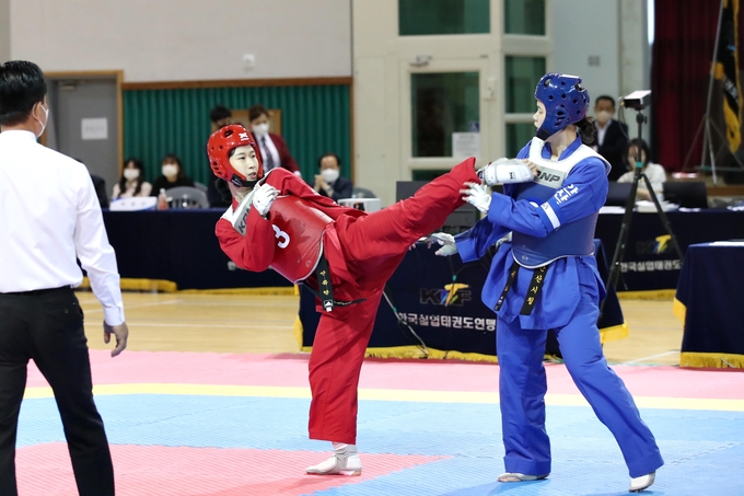 2022년 한국실업최강전 전국태권도대회 개인전 종합우승을 차지한 인천 동구청 여자태권도선수단. ( 사진 = 동구청 제공 )