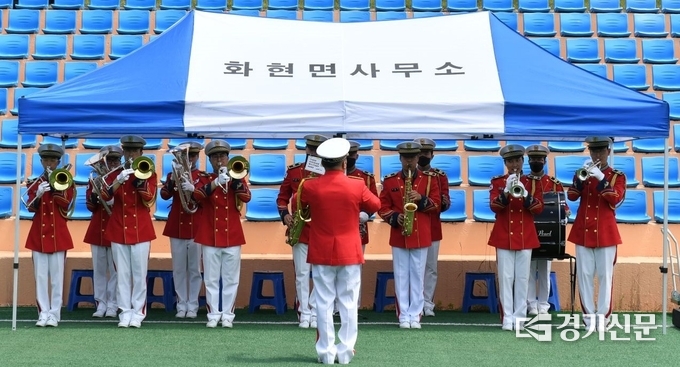 수도기계화 보병사단 군악대가 개회식에서 축하공연을 하고 있다. (사진=포천시 제공)