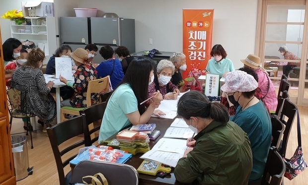 남양주풍양보건소 치매안심센터가 ‘찾아가는 치매조기검진·치매예방교육’을 시작했다.(사진=남양주시 제공)