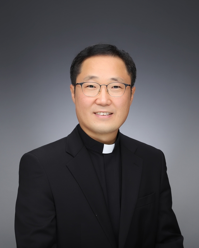 제12대 수원가톨릭대학교 총장으로 선임된 박찬호 신부. (사진=천주교 수원교구 제공)