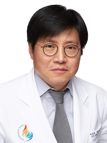지난 12일 대한백반증색소학회 회장에 취임한 인하대병원 피부과 최광성 교수. ( 사진 = 인하대병원 제공 )
