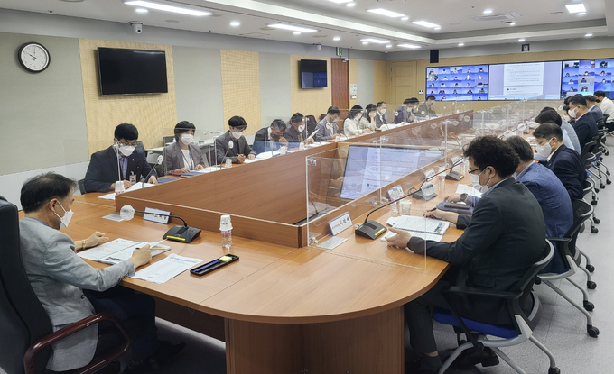 용인시는 16일 시청 영상회의실에서 여름철 집중호우나 장마, 폭염 등 자연재난 대비 종합대책 점검회의를 개최했다.