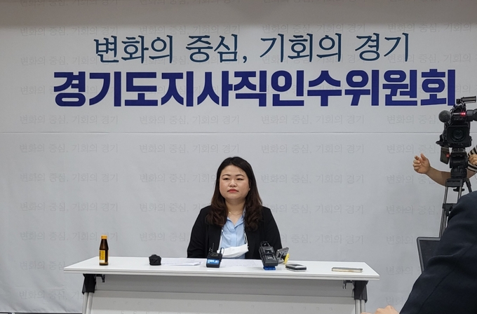 인수위 내 유일한 20대 위원이자 청년비례 경기도의원 당선인인 이자형 인수위 사회복지분과 부위원장은 17일 경기도인재개발원 브리핑룸에서 청년 정책 방향 관련 기자 간담회를 열고 “인수위 청년 정책은 기회와 찬스에 핵심을 두고 있다”고 말했다. (사진=김혜진 기자)