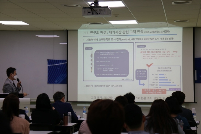 CHA-Bio MBA 4기 재학생인 차 여성의학연구소 서울역 하헌재 주임이 ‘난임센터 내원 고객의 대기시간 현황 파악 및 개선방안 모색’을 주제로 발표를 하고 있다. (사진=분당 차병원 제공)