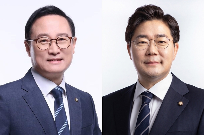 왼쪽부터 더불어민주당 홍영표(인천 부평을), 박찬대(인천 연수갑) 국회의원. ( 사진 = 경기신문DB )