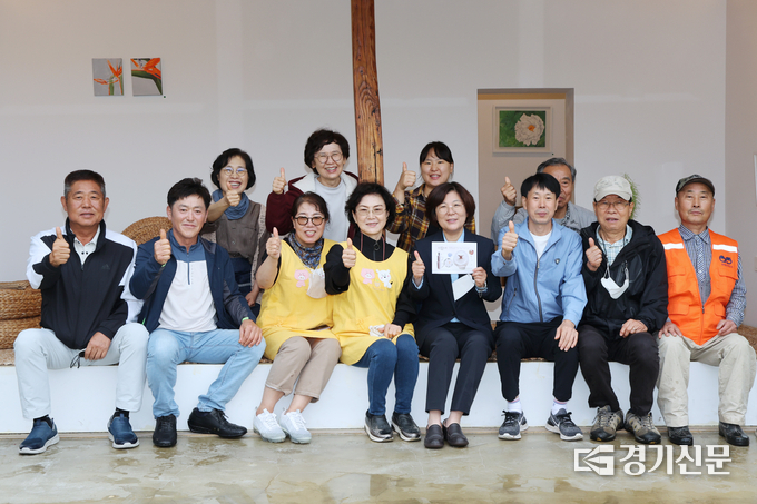 김보라 시장 안성맞춤마을 공동체 방문(사진=안성시 제공)