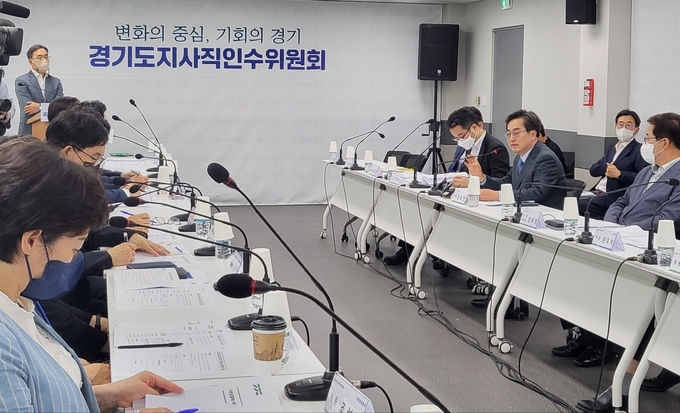 김 당선인은 지난 16일 경기도지사직인수위원회 내에 ‘비상경제대응 TF팀’을 구성했다. 지휘는 경제부총리 겸 기획재정부 장관을 역임한 김 당선인이 직접 챙긴다. (사진=김혜진 기자)