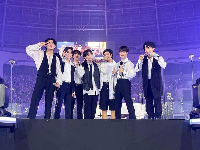 엠넷 '엠카운트다운' 무대 모습. (사진=방탄소년단 공식 트위터 캡처)