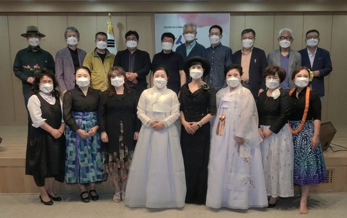 한국예술시문학회가 ‘호국보훈의 달’을 맞아 구리시보훈향군회관에서 기념 공연 ‘당신을 기억하며’를 열었다.(사진=한국예술시문학회 제공)