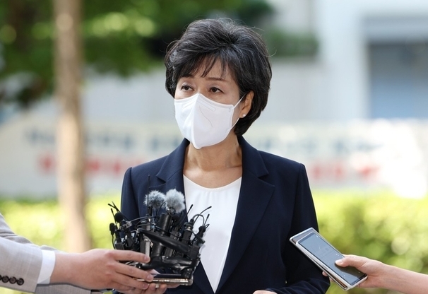 사회부총리 겸 교육부 장관으로 지명된 박순애 서울대 행정대학원 교수가 지난달 27일 여의도에 마련된 인사청문회 준비 사무실로 출근하고 있다. (사진=연합뉴스 제공)