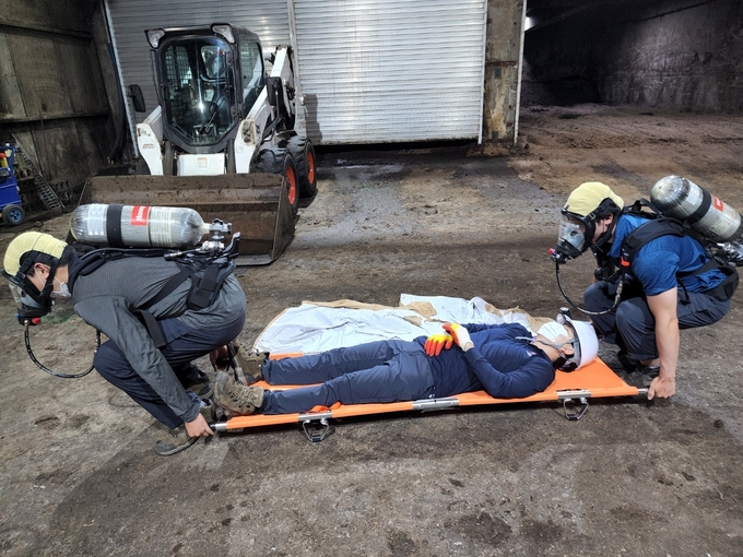 파주도시관광공사의 밀폐공간 긴급구조 훈련 모습(사진=파주도시관광공사 제공)