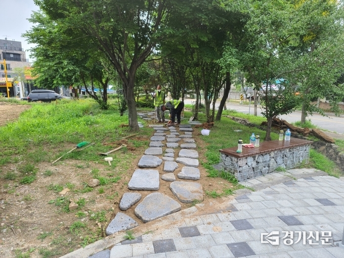 보산동 행정복지센터는 주민편의를 위해 청사 앞 쉼터 산책로 정비를 완료했다. (사진=보산동 행정복지센터 제공)