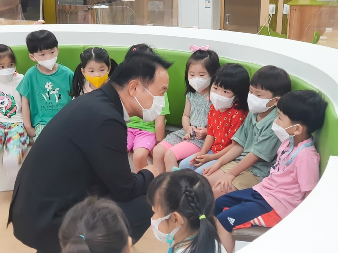  임태희 당선인이 유아교육 현장을 방문했다. (사진=인수위 제공)