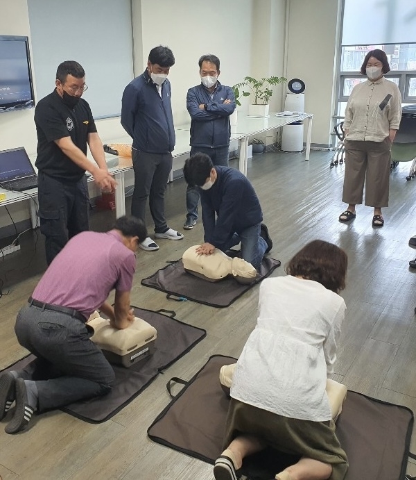 LX용인서부지사, 온열질환사고 대비 차 전 직원 심폐소생술 교육. (사진=한국국토정보공사 경기남부지역본부 제공)