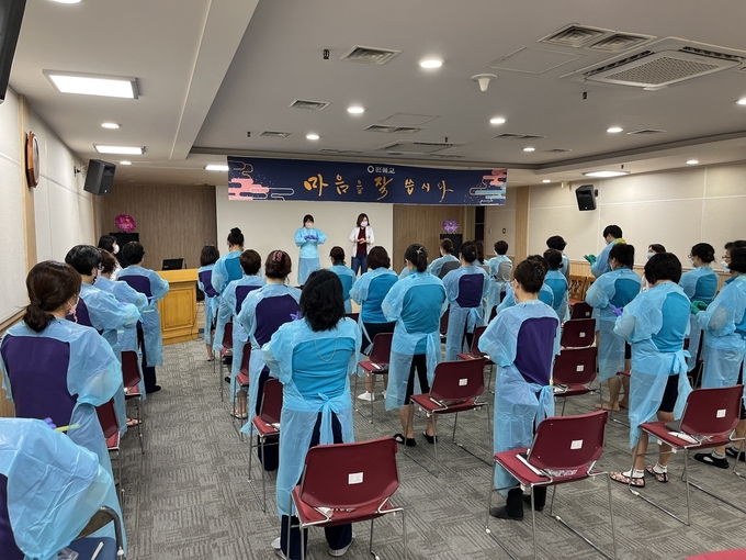 경기도의료원 수원병원 수원시립요양원 현장컨설팅 사진. (사진=경기도 제공)
