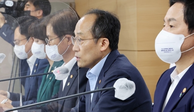 추경호 경제부총리 겸 기획재정부 장관이 16일 정부서울청사 브리핑실에서 새정부 경제정책방향을 발표하고 있다. (사진=연합뉴스 제공)