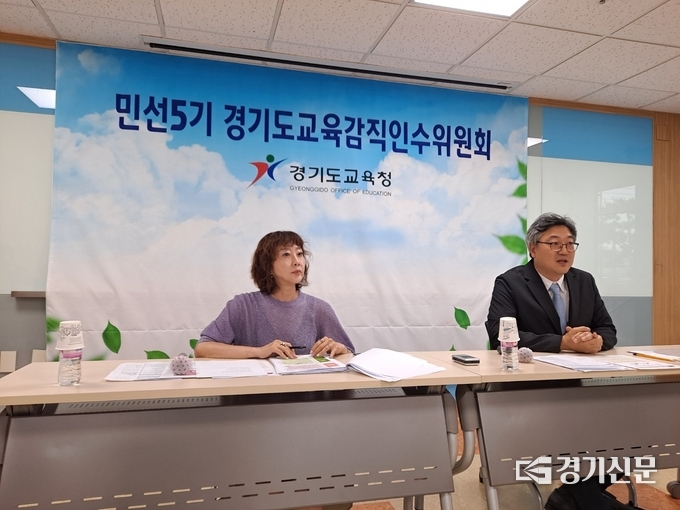  임태희 경기도교육감 당선자 인수위원회가 간담회에서 정책을 설명하고 있다. 사진 왼쪽부터 서혜정 대변인, 박주형 인수위원회 부위원장의 모습. (사진=정창규 기자)