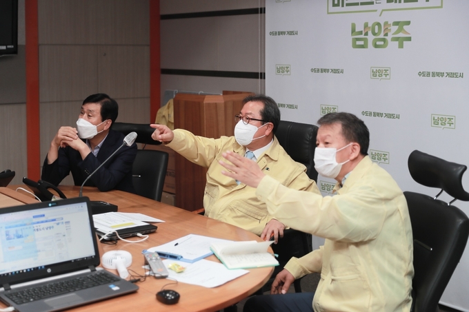 조광한 남양주시장이 시청 재난안전상황실을 방문해 집중호우에 따른 비 피해 상황을 점검했다.(사진=남양주시 제공)