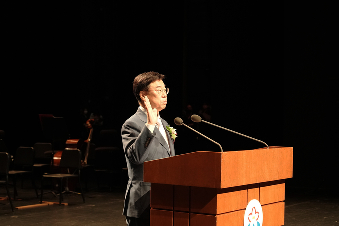 민선 8기 취임 선서하는 신상진 성남시장. (사진=성남시 제공)