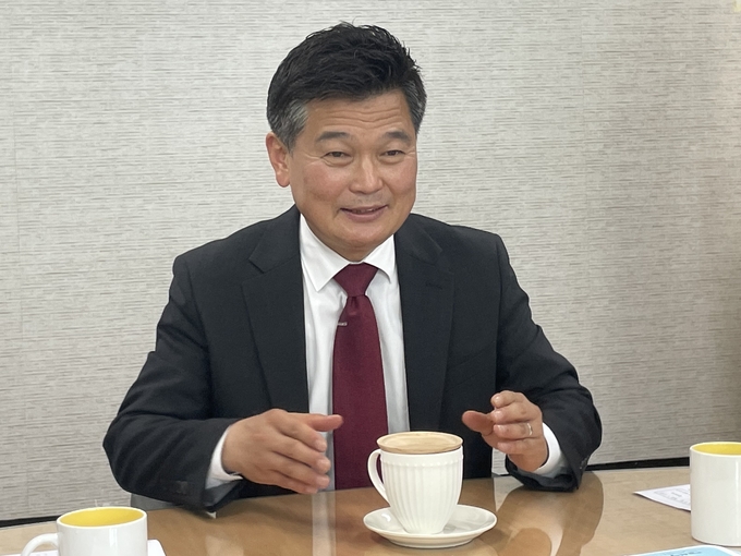 1일 오전 인천 남동구청 기자실에서 박종효 구청장이 기자간담회를 진행하고 있다. ( 사진 = 조경욱 기자 )
