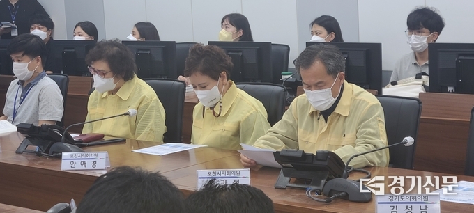 오른쪽부터 서과석, 안애경, 조진숙 포천시의회 의원. (사진=문석완 기자)