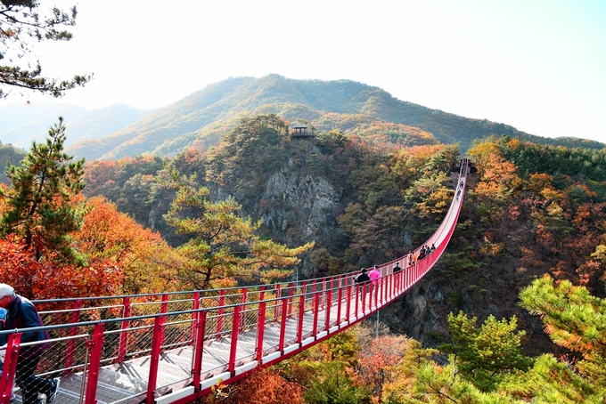 감악산 출렁다리.(사진=파주시 제공)