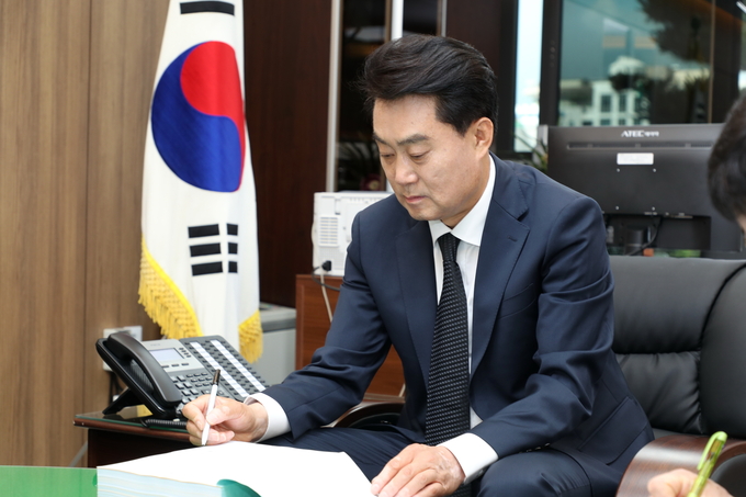 하은호 군포시장의 1호 결재로 주거환경 개선 촉진 민관 TF팀 구성을 했다.(사진=군포시 제공)