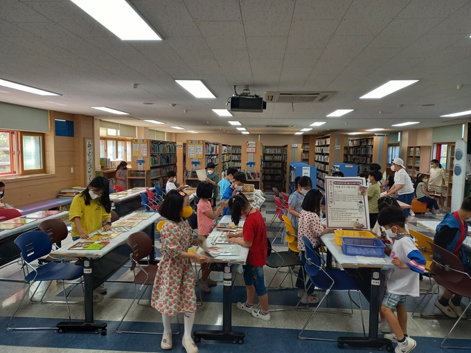 역사 과거 시험에 학생들이 도전하고 있다. (사진=정자초등학교 제공)