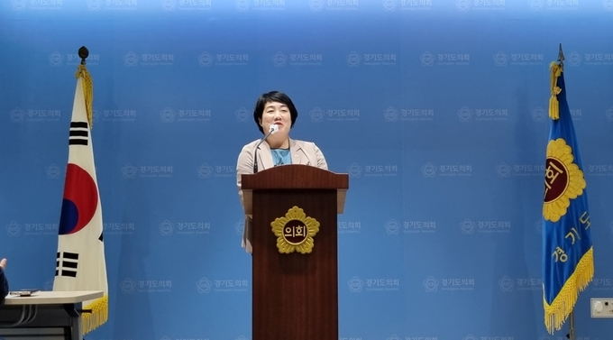 지미연 국민의힘 수석대변인은 4일 도의회 브리핑룸에서 ‘경기도의회 국민의힘 쇄신위원회'를 구성한다고 밝혔다. (사진=허수빈 기자)