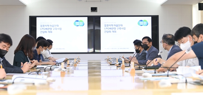 경기도는 지난 5일 경기도청 북부청사에서 접경지역 에너지 복지 사업 관련 간담회를 진행했다. (사진=경기도 제공)