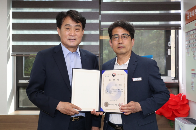 군포시가 지방공기업 발전 공로를 인정받아 행정안전부 장관상을 받았다.(사진=군포시 제공)