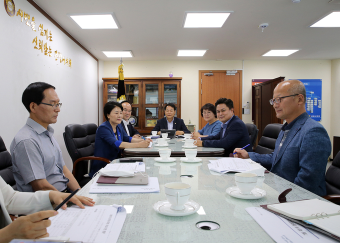 안성환 광명시의회 의장은 11일 원활한 의회 운영을 첫 월례 회의를 개최했다.(사진=광명시의회 제공)