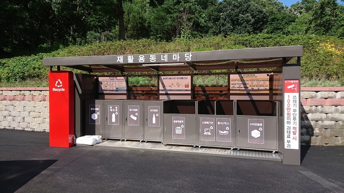  파주시가 재활용 활성화를 위해 설치한 재활용품 수거함(사진=파주시 제공)