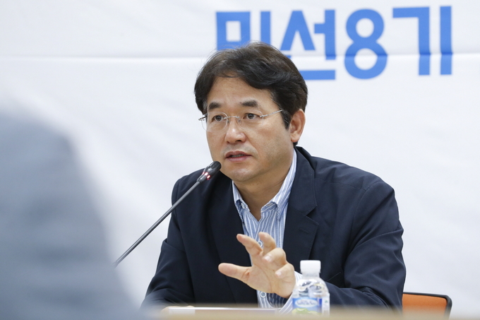 이동환 고양특례시장이 첫 업무보고를 받고있다.(사진=고양시 제공)