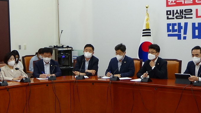강득구 더불어민주당 원내부대표가 12일 원내대책회의에서 발언을 하고 있다. (사진=강득구 의원 제공)